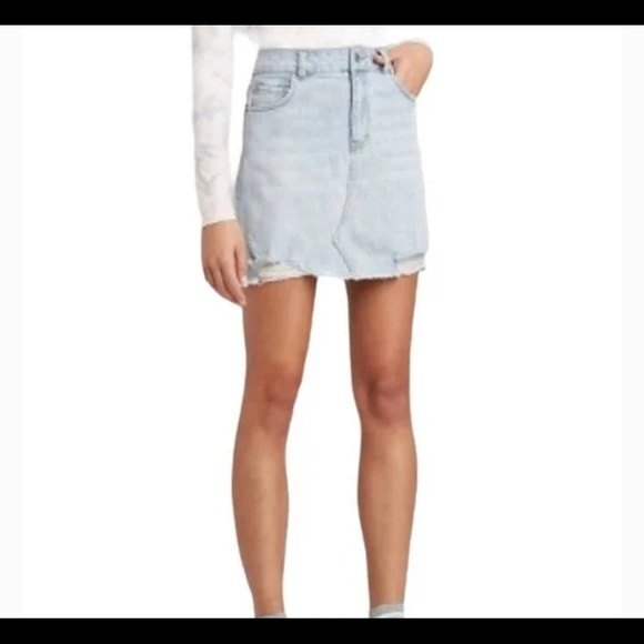 NWT Wild Fable High Rise Distressed Frayed Hem Denim Mini Skirt Size 8 - Picture 2 of 9